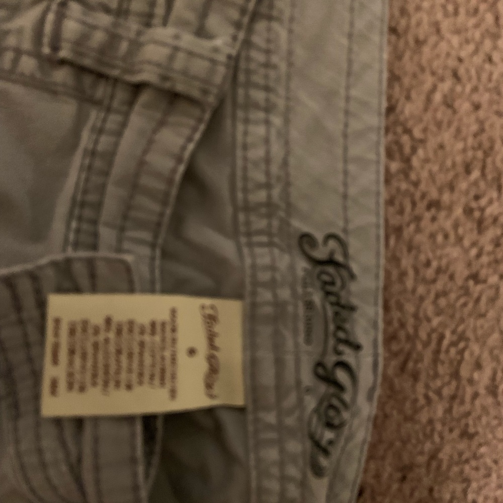 Capris - Picture 3 of 4